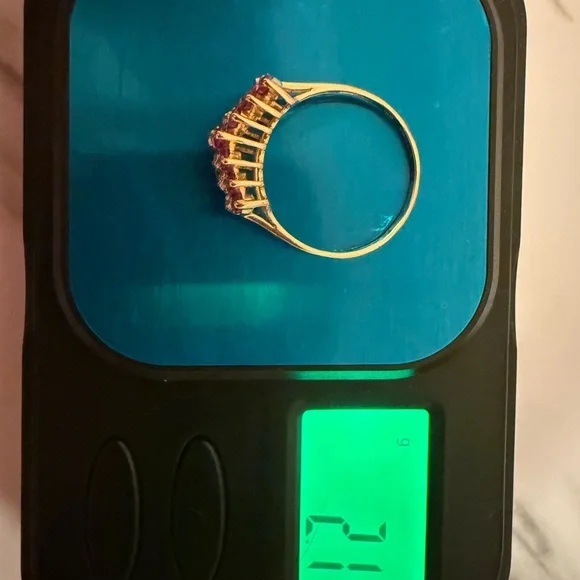 10k solid gold ring with natural rubies and diamonds - Picture 4 of 6